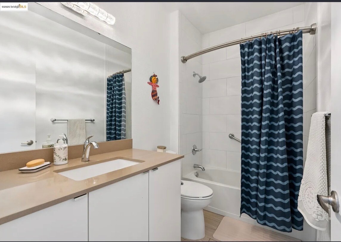 Building Photo - 15 Shoreline Ct