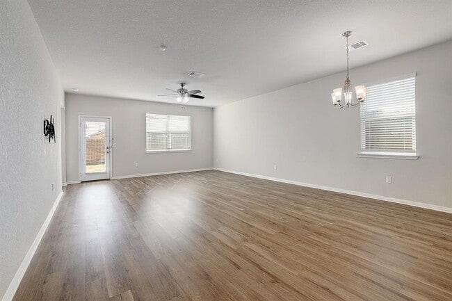 Building Photo - 105 Brunnen Wy
