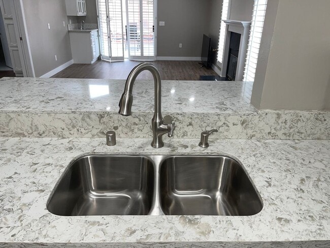 Building Photo - 5-Bedroom Carson 2-Story Home