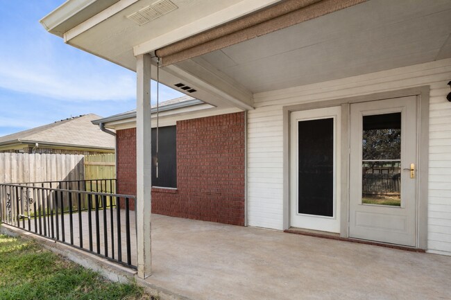 Building Photo - Move-In Ready 4/2 with No Carpet, Washer & Dryer Included – Prime Killeen Location Near Fort Hood!