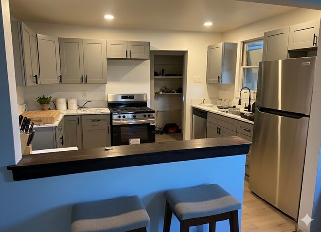 Building Photo - 6036 Sawyer St