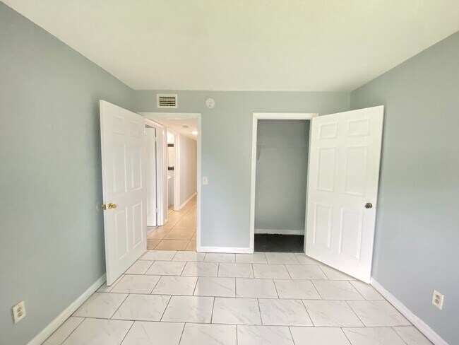 Building Photo - Move in Ready! 3/2 Condo in Altamonte Spri...