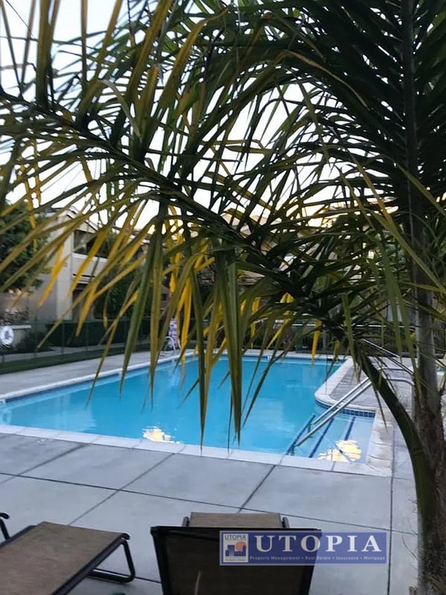 Building Photo - 2 Bed 2 Bath Bi-Level Condo Downtown