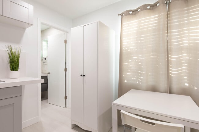 Building Photo - 1826 Jefferson St