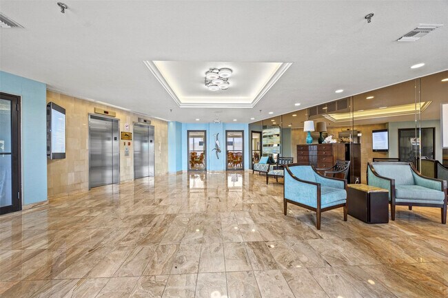 Building Photo - 801 S Ocean Dr