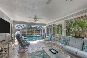 Building Photo - 7860 Holiday Dr