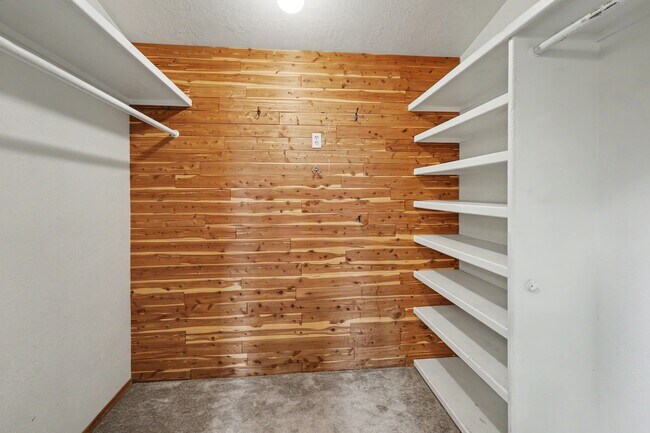 Building Photo - 305 Mesa Dr