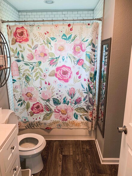 Building Photo - 110 N Bell St