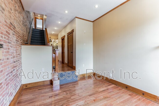 Building Photo - 2802 E Fairmount Ave