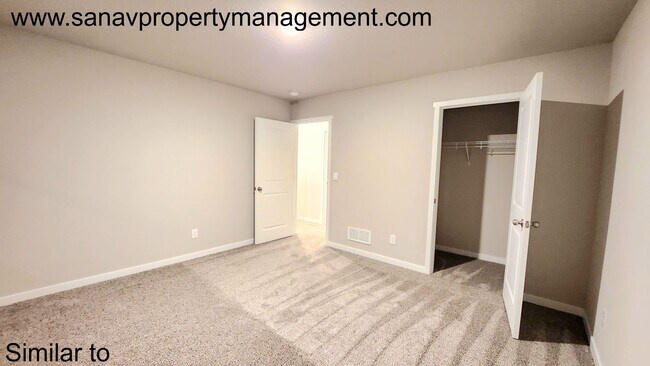Building Photo - Modern 4BR Home Near Great Western Bike Trail | West Des Moines