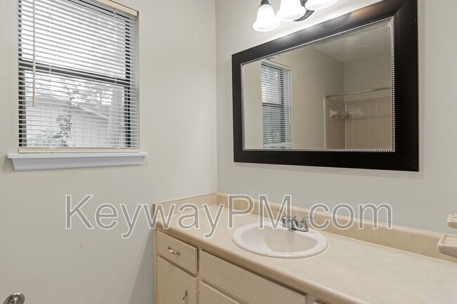 Building Photo - 219 Brooks Dr