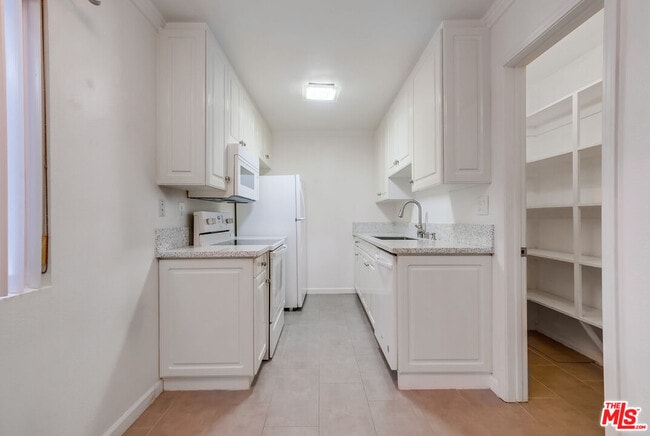 Building Photo - 2308 Schader Dr