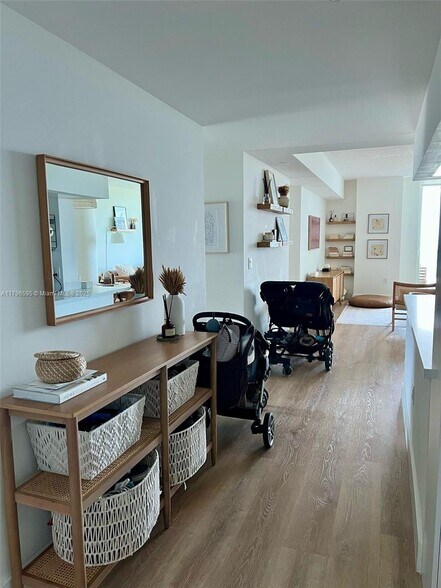 Building Photo - 2101 Brickell Ave