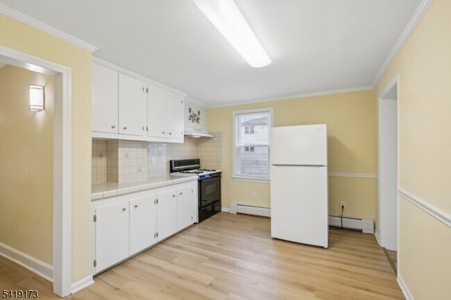 Building Photo - 13 William St