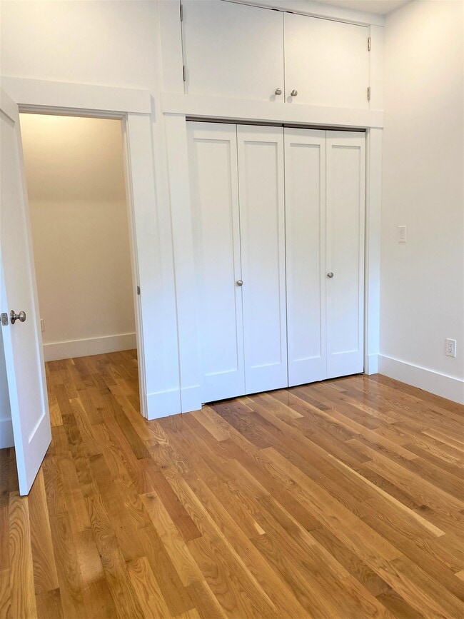 Building Photo - 32 Robinwood Ave