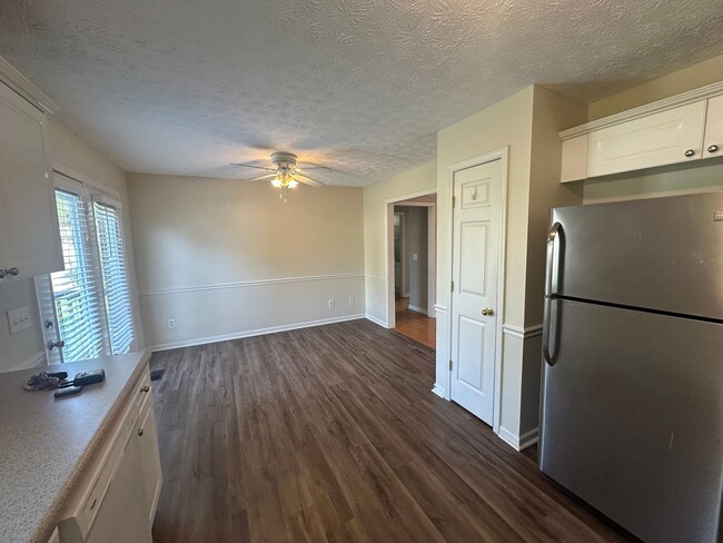 Building Photo - For Lease - 3 Bed, 2 Bath, 1850 Sqft, 0.33 acre lot