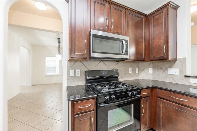 Building Photo - 25951 Ravenside Dr