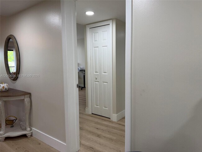 Building Photo - 491 Racquet Club Rd