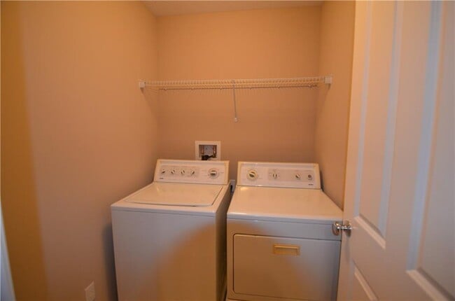 Building Photo - 13334 E Golden Gate Dr