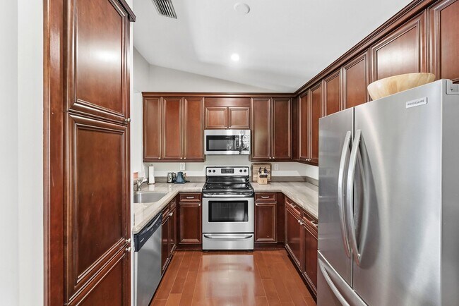 Building Photo - 2579 Bedford Mews Dr