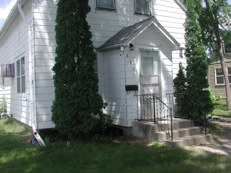 Building Photo - 241 E Ronning Ave