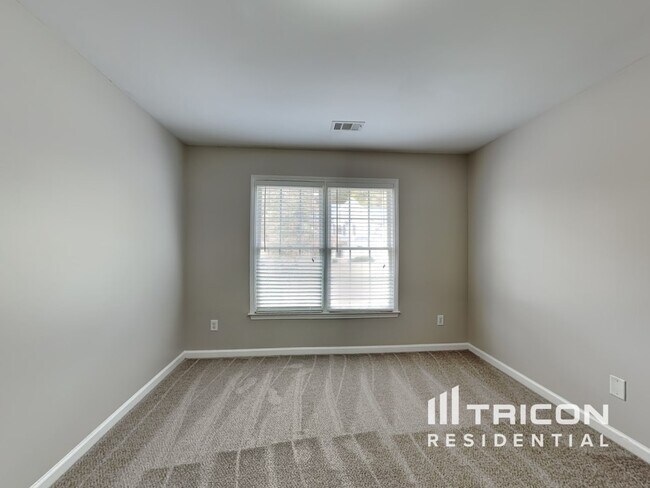 Building Photo - 716 Parkside Dr
