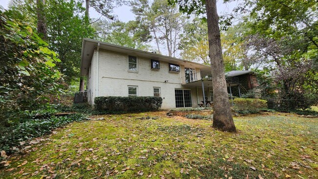 Building Photo - Charming 3-Bed, 2-Bath Ranch in Prime Atlanta Location