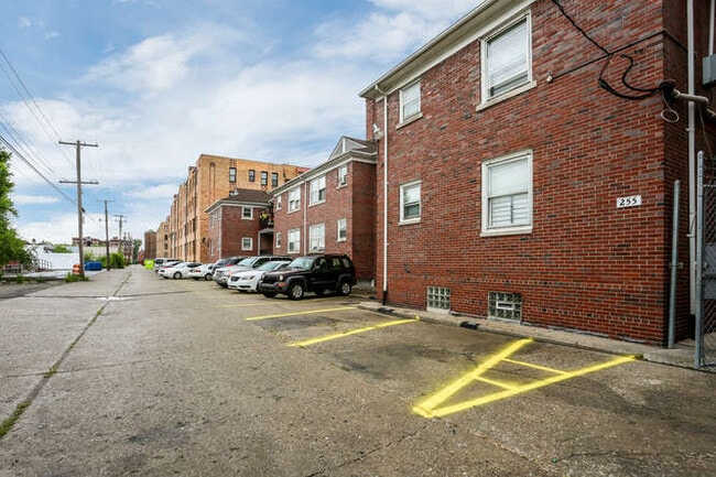 Building Photo - 255 Merton Rd