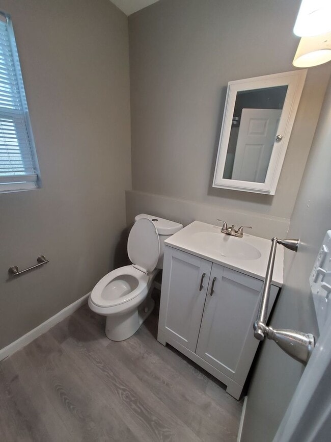 Building Photo - 1 Bedroom Single Family