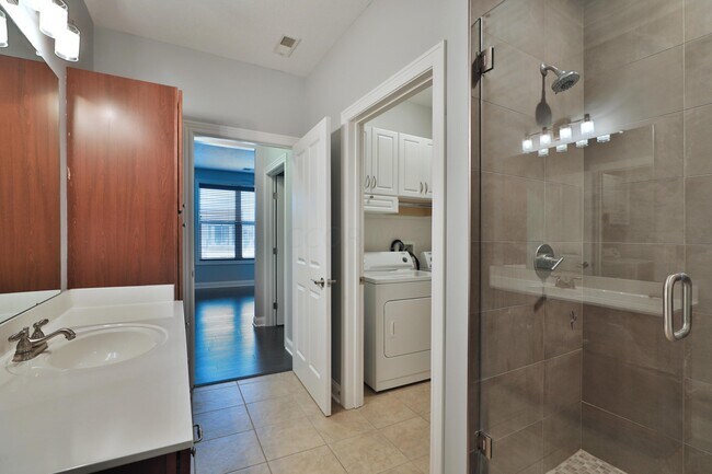 Building Photo - 511 W 1st Ave