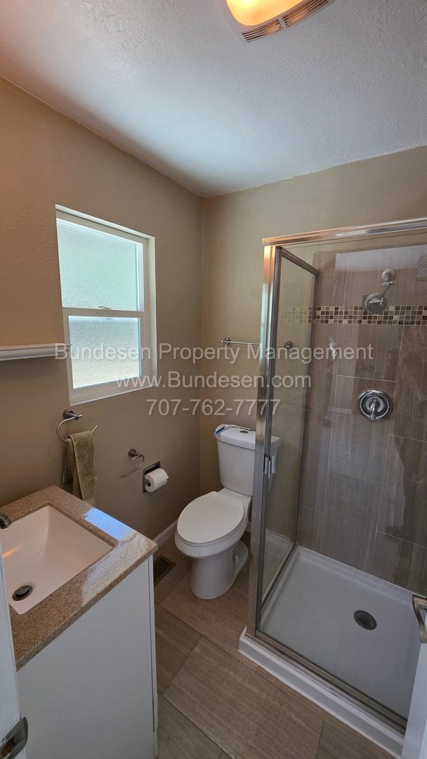 Building Photo - Charming and well maintained 3BD/2BA Home Near Doyle Park