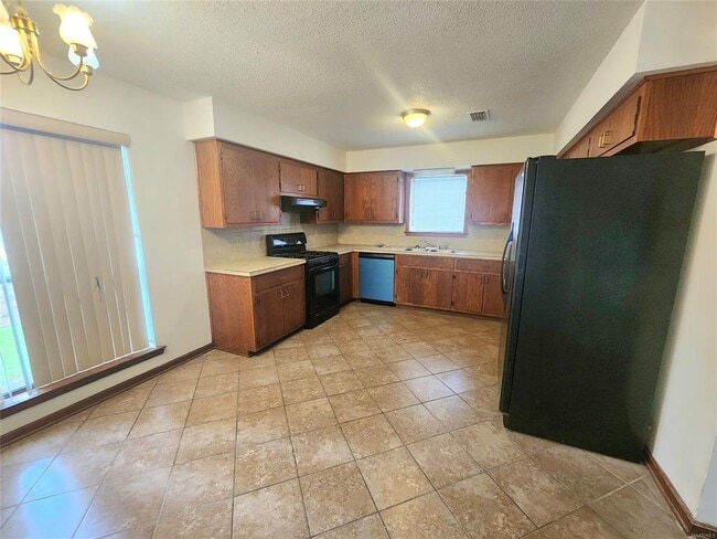 Building Photo - 3833 Mosswood Rd