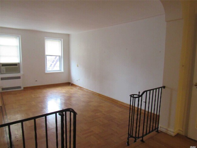 Building Photo - 111-45 76th Dr