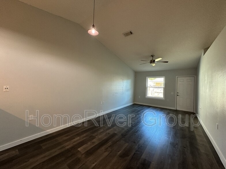Building Photo - 7982 Stonebrook Dr