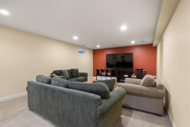 Building Photo - 25 Saddle Club Rd