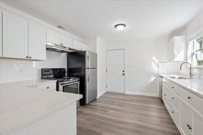 Building Photo - Move in today and get your FIRST MONTH FREE! Take advantage of this amazing limited-time special!