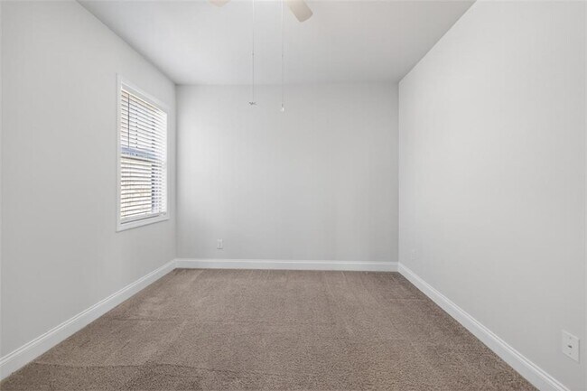 Building Photo - 3861 Heirloom Loop Ct NE