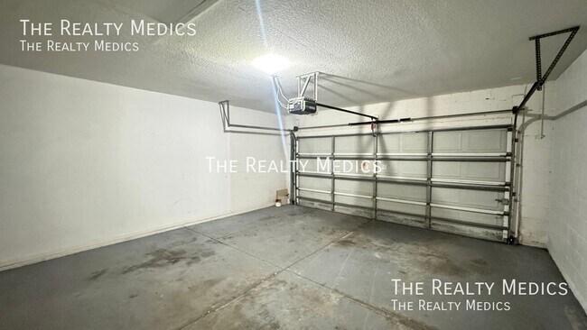 Building Photo - 626 Fern Lake Dr
