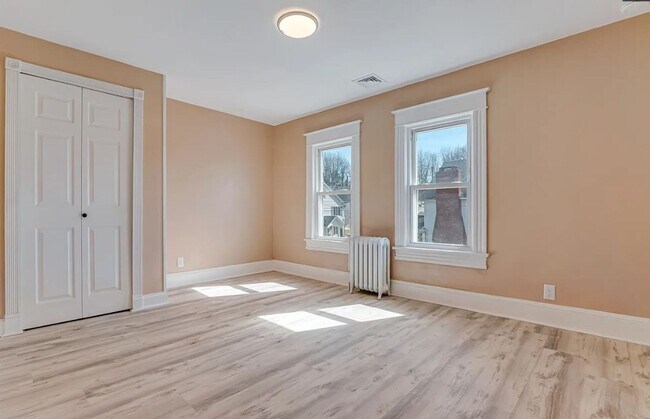 Building Photo - Newly renovated 6-bedroom, 2-bath single-family home - OPEN HOUSE - Saturday, August 1st @ 12noon