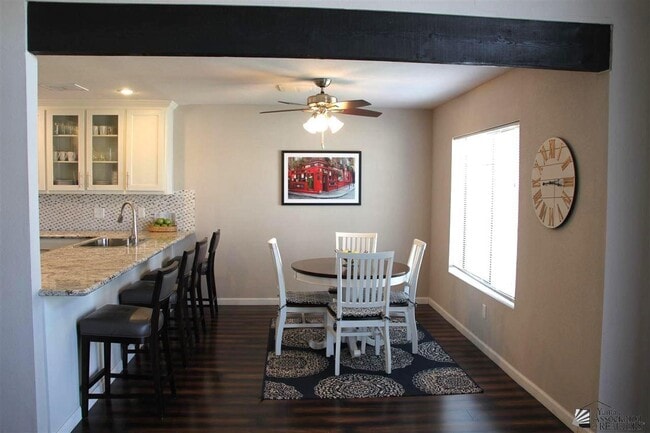 Building Photo - 10485 S Del Valle