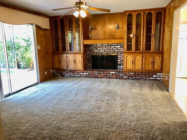 Building Photo - $1,950 First & Gettysburg, 3 bedroom home ...