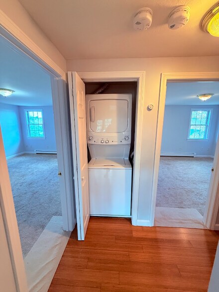 Building Photo - 56 Center St