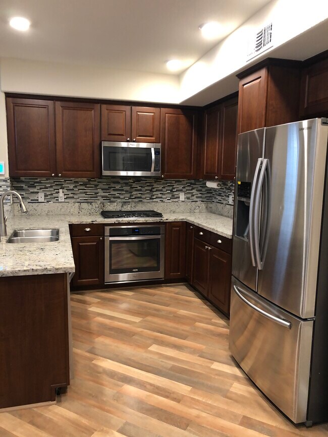 Building Photo - 1120 Karby Ter