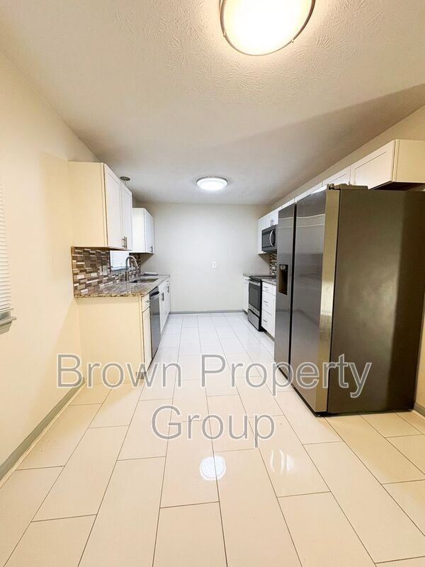 Building Photo - 2229 Delta Dr