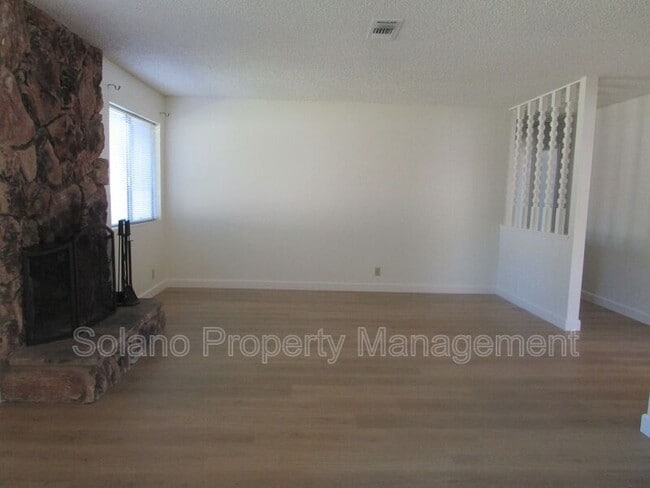 Building Photo - 110 Oxford Ct