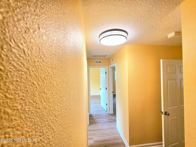 Building Photo - 4951 Dallen Lea Dr