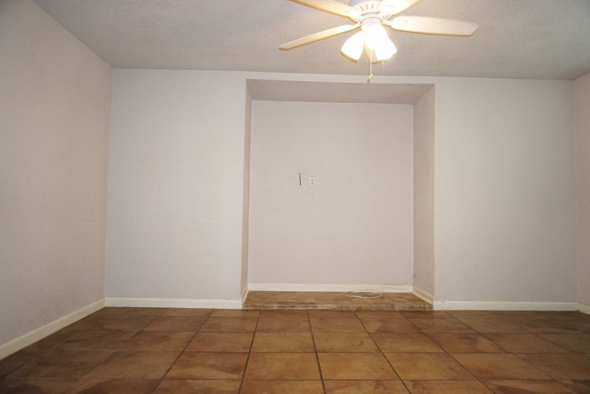 Building Photo - 2007 Hickory Hill Dr