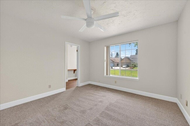 Building Photo - Nicely Remodeled North Fresno 3/2