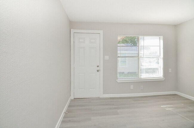 Building Photo - 6010 Collingsworth St
