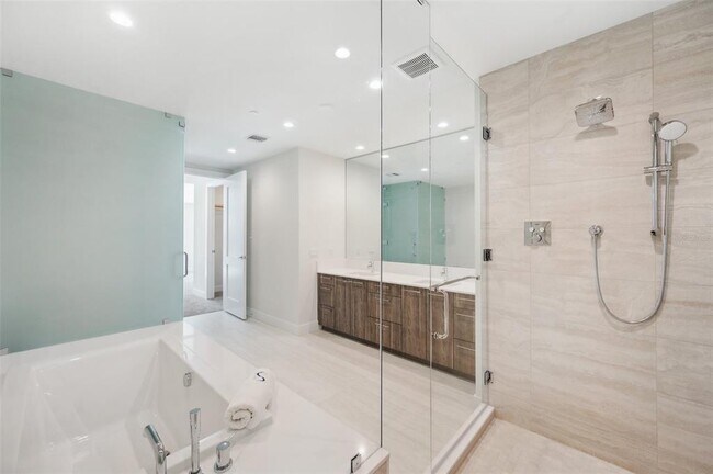 Building Photo - 301 1st St S